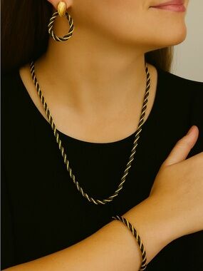 Vintage Napier Set Twisted Rope
Necklace, Bracelet, Earrings 
Black & Gold Tone